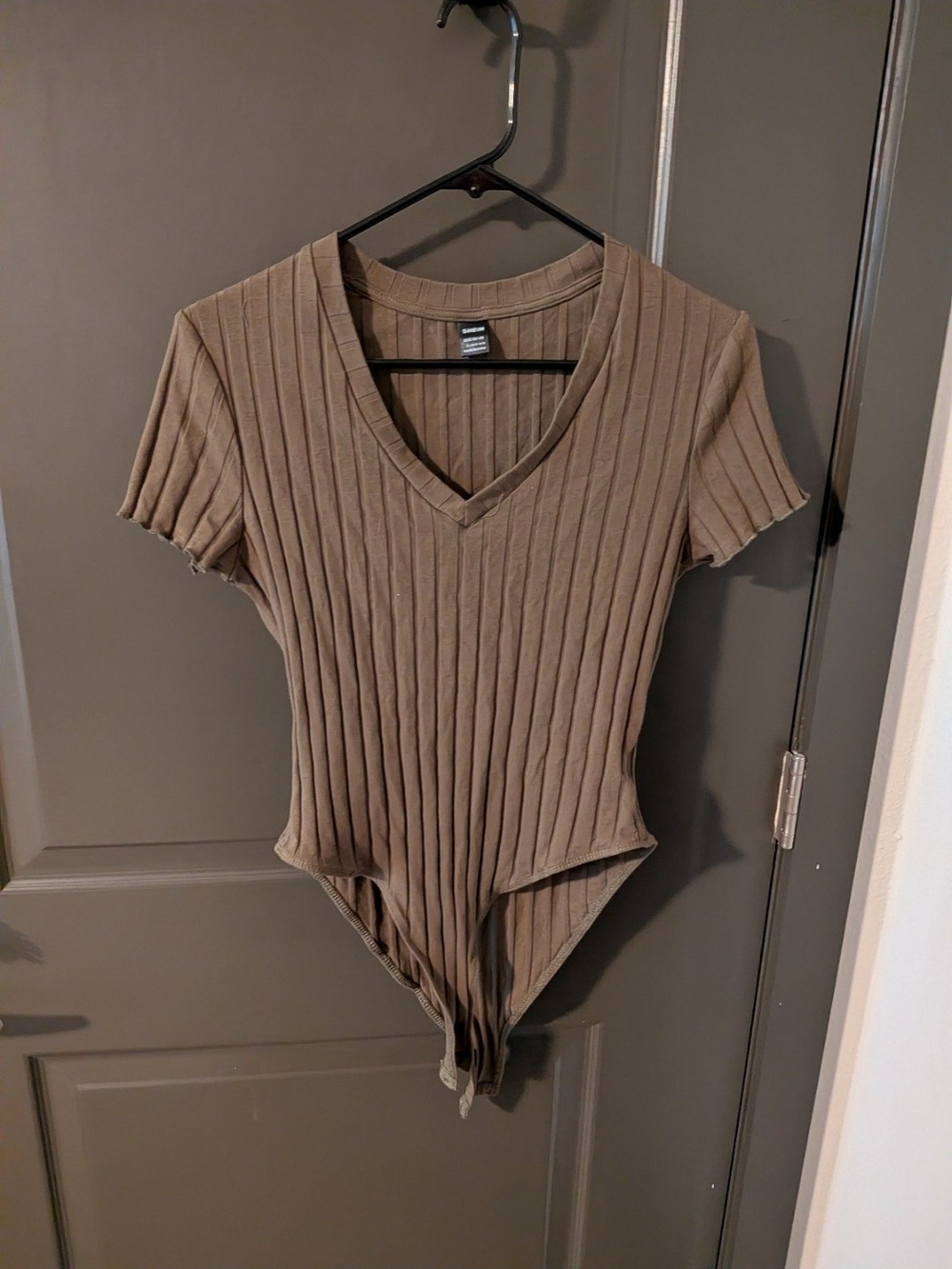 Nwot Ribbed V-Neck Short Sleeve Bodysuit in Taupe